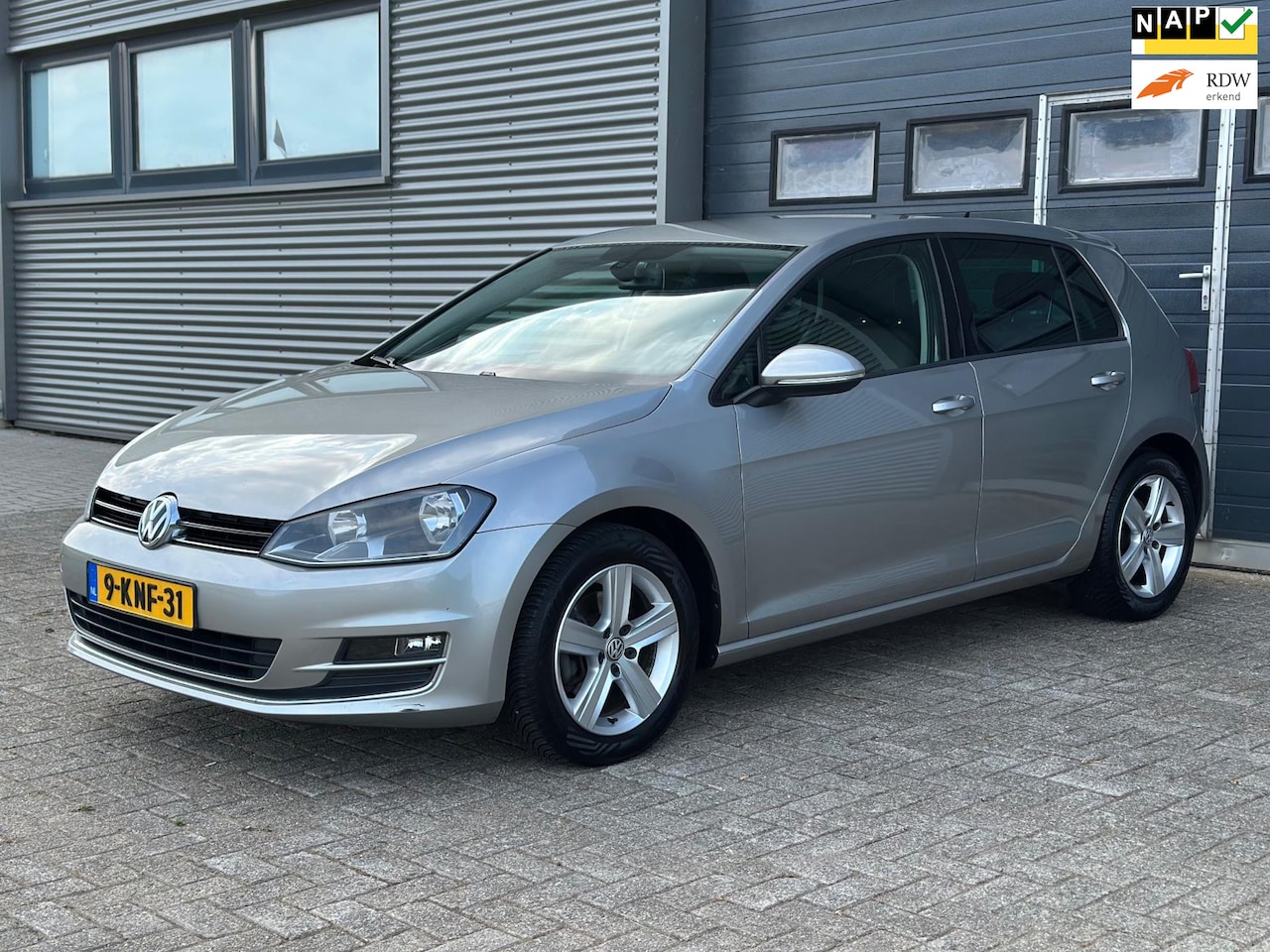 Volkswagen Golf - 1.2 TSI Highline NAP - NWE APK - NAVI - NETTE AUTO! - AutoWereld.nl