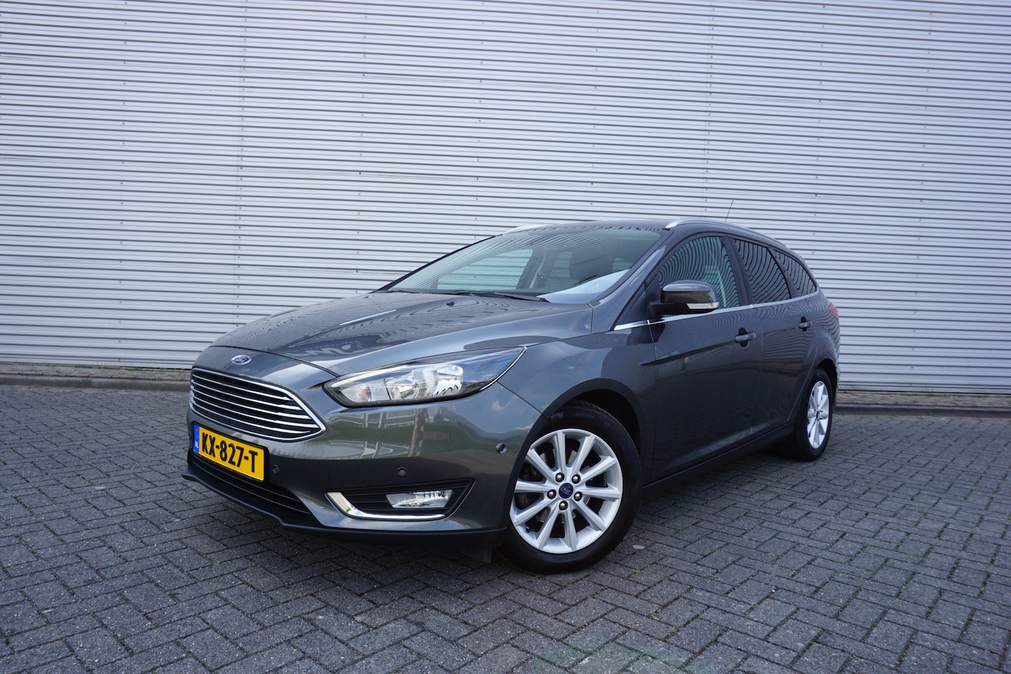 Ford Focus Wagon - 1.0 Titanium Climate / Navi / Stoelverw. / Cruise / Trekhaak - AutoWereld.nl