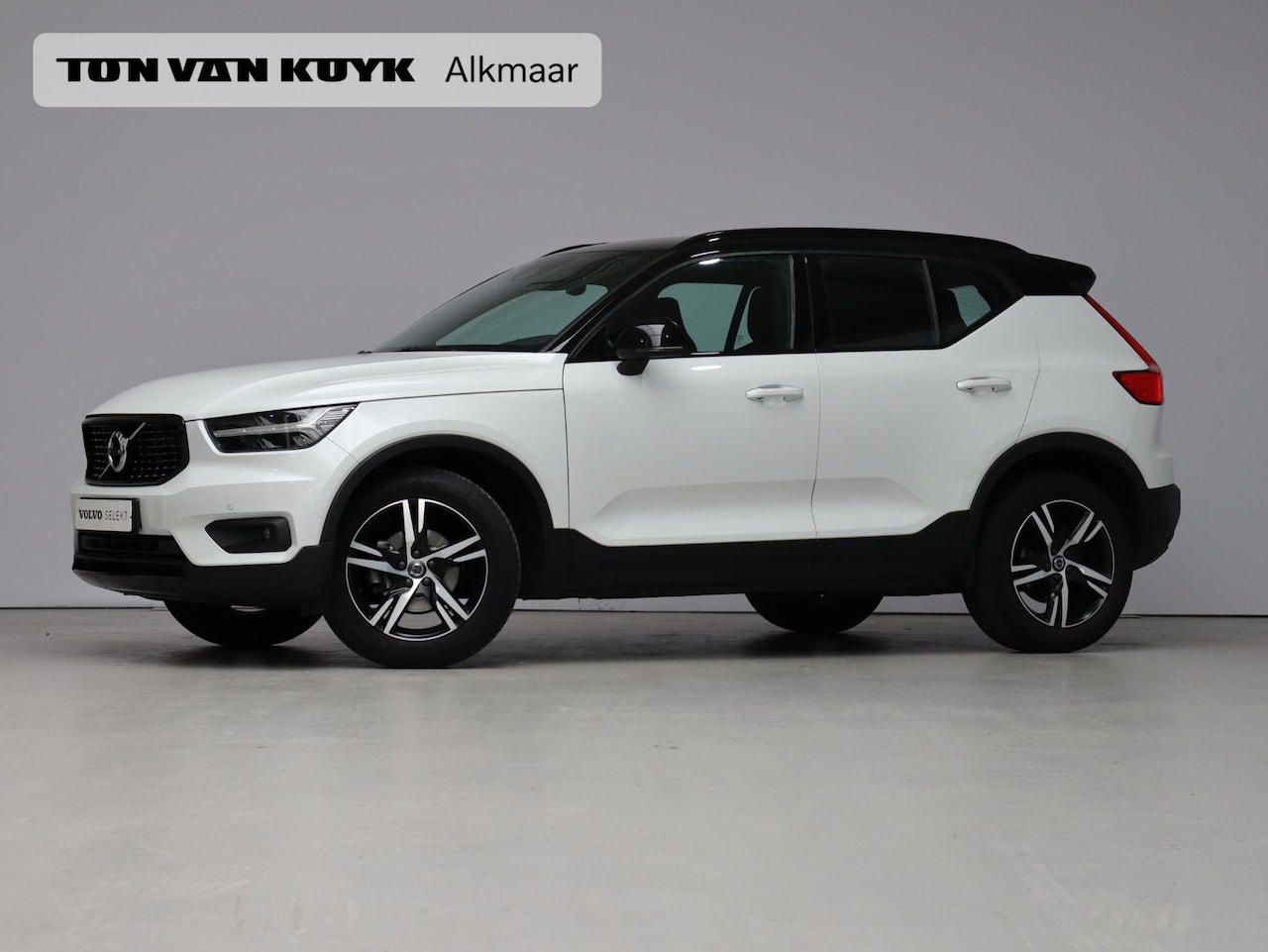 Volvo XC40 - T2 Automaat R-Design Volvo XC40 T2 129PK / Automaat R-Design / Park Assist Pack / adaptiev - AutoWereld.nl