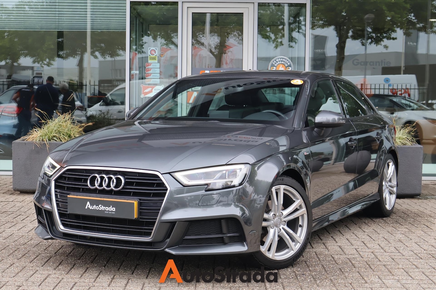 Audi A3 Limousine - 35 S-Line TFSI 150pk | Virtual | Carplay | Navi | Cruise | Climate | Stoelverwarming | DAB - AutoWereld.nl