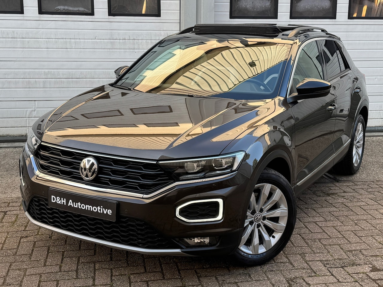 Volkswagen T-Roc - 2.0 TSI 4Motion Sport acc/led/xenon/aut/pano/navi/blinds/front-lane/virtual - AutoWereld.nl