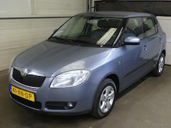 Skoda Fabia - 1.6-16V Amb - Automaat - Airco - Netjes Onderhouden