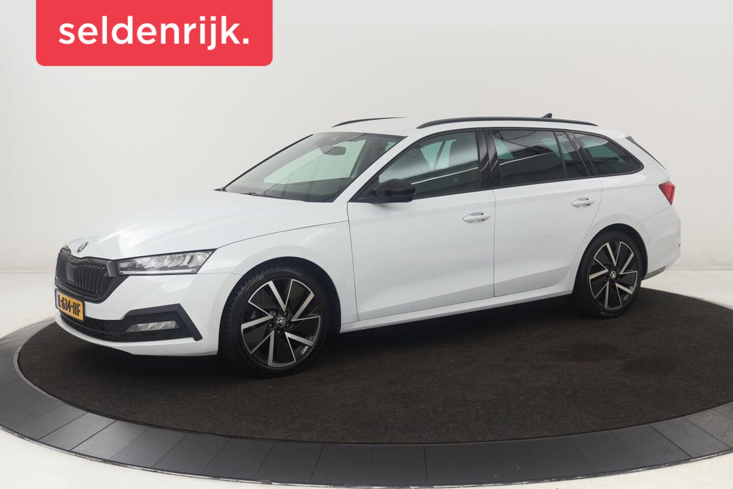 Skoda Octavia - 1.0 e-TSI Sport | Carplay | Trekhaak | Sportstoelen | Full LED | Sfeerverlichting | Naviga - AutoWereld.nl