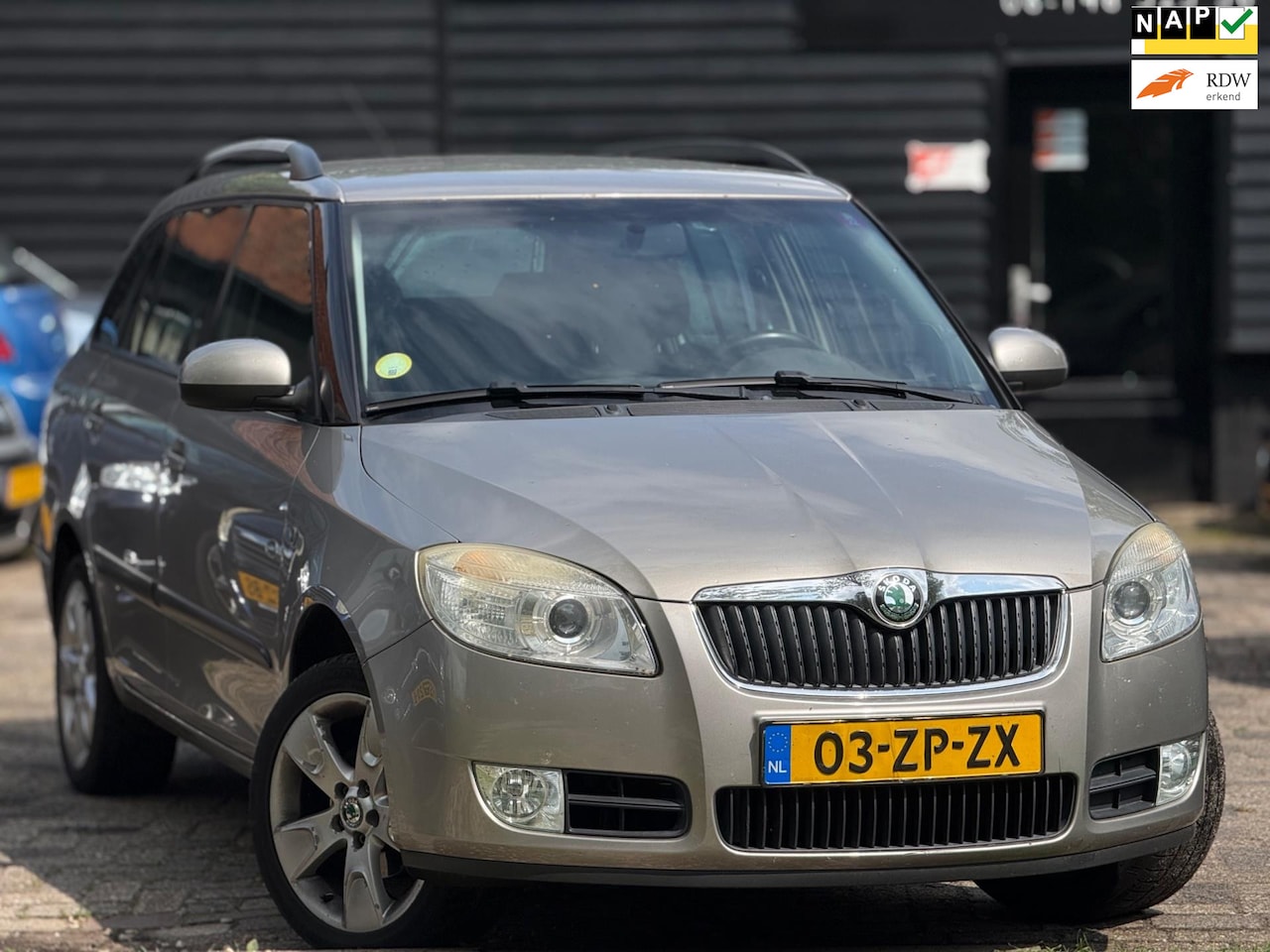 Skoda Fabia Combi - 1.6-16V Sport|Airco|Trekhaak|Cruise - AutoWereld.nl