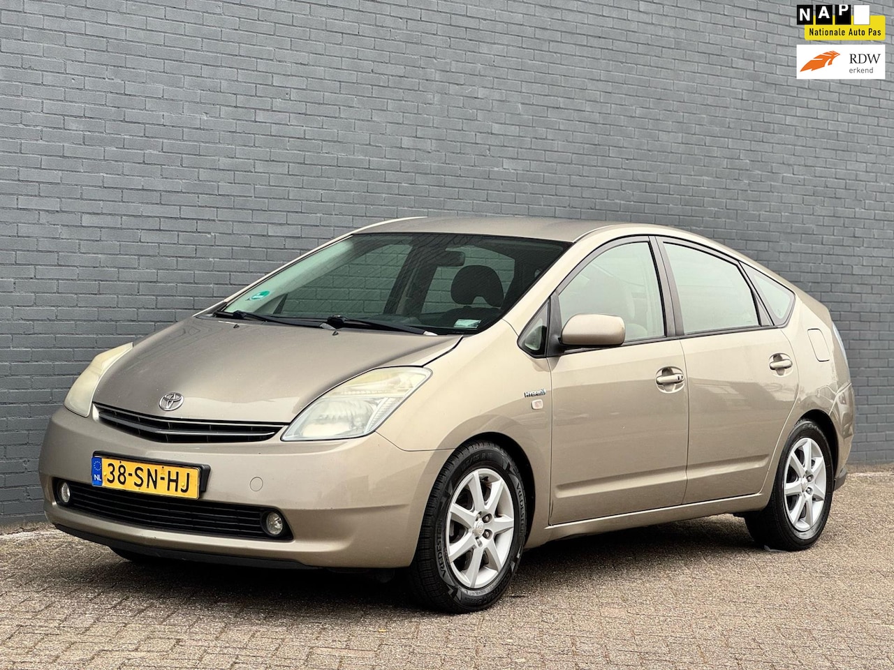Toyota Prius - 1.5 VVT-i Business Edition/AUT/NAVI/PDC - AutoWereld.nl