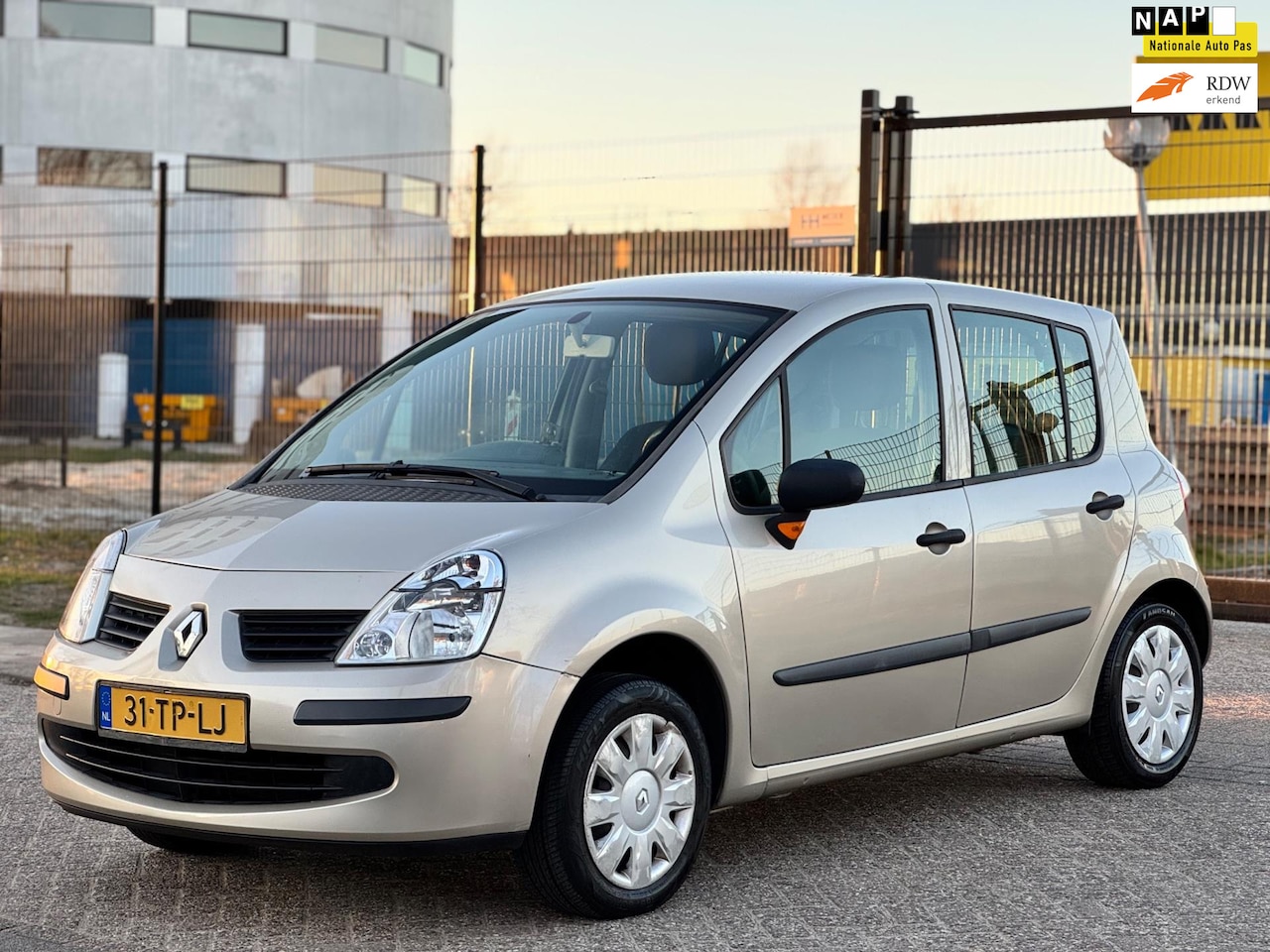 Renault Modus - 1.2-16V Accès/AIRCO/CRUISE/ELEKRAMEN/HOGE INSTAP/INRUILKOOPIE - AutoWereld.nl