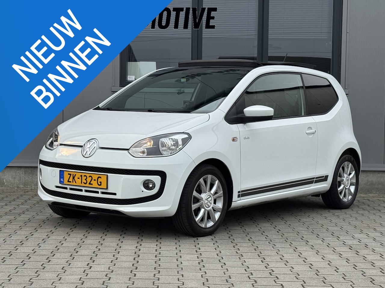 Volkswagen Up! - 1.0 Club up! BlueMotion 75 PK | Panorama dak | Cruise control - AutoWereld.nl