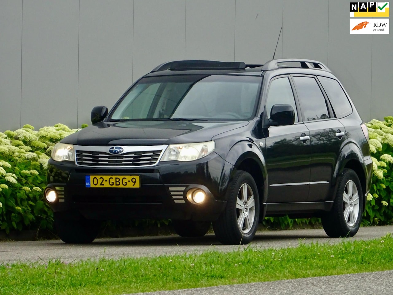 Subaru Forester - 2.0 Luxury 4x4 // Panorama Dealer-Oh NL - AutoWereld.nl