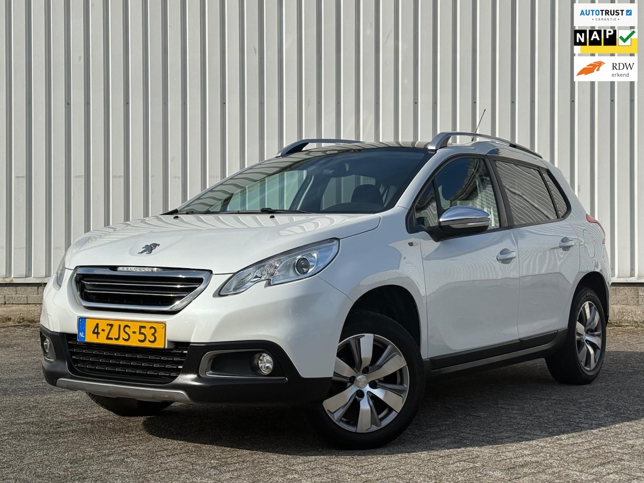 Peugeot 2008 - 1.2 PureTech Style 2e Eigenaar,Trekhaak,Navi,Pano,ClimateControl,CruiseControl,PDC,N.A.P!A - AutoWereld.nl