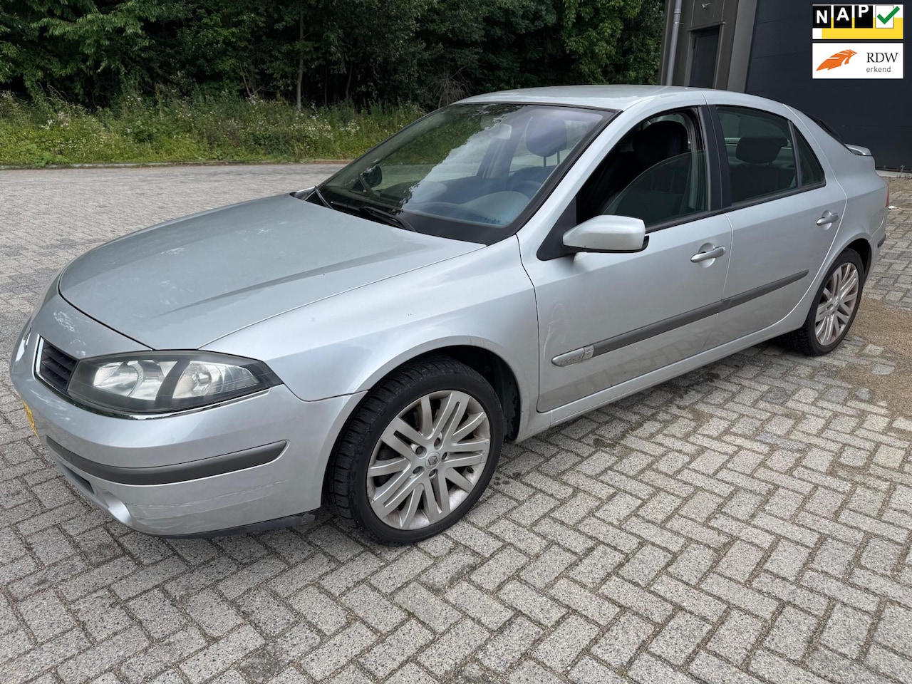 Renault Laguna - 2.0-16V Privilège Airco Navi - AutoWereld.nl
