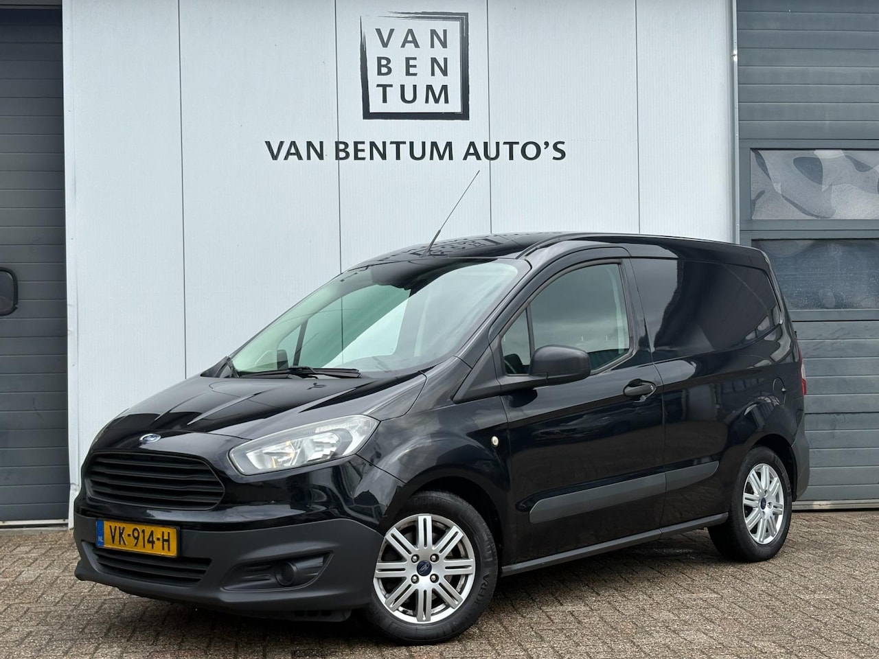 Ford Transit Courier - 1.5 TDCI Ambiente Airco Camera Bluetooth Trekhaak - AutoWereld.nl