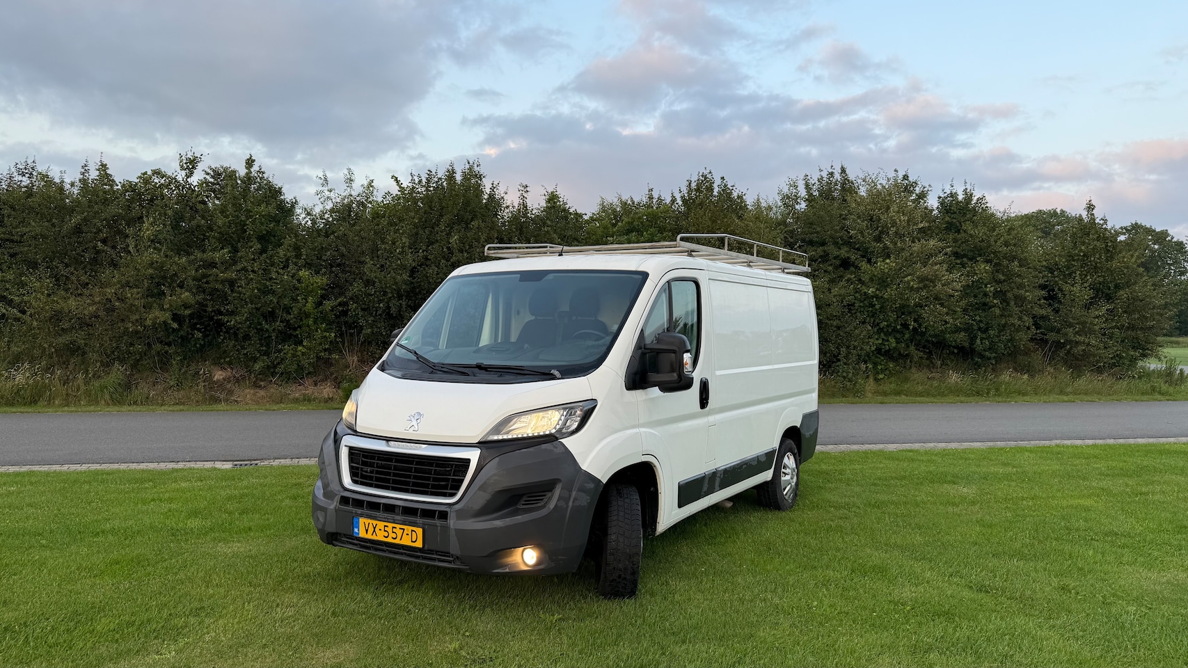 Peugeot Boxer - 330 2.2 HDI L1H2 XR Incl. Trekhaak en imperiaal - AutoWereld.nl