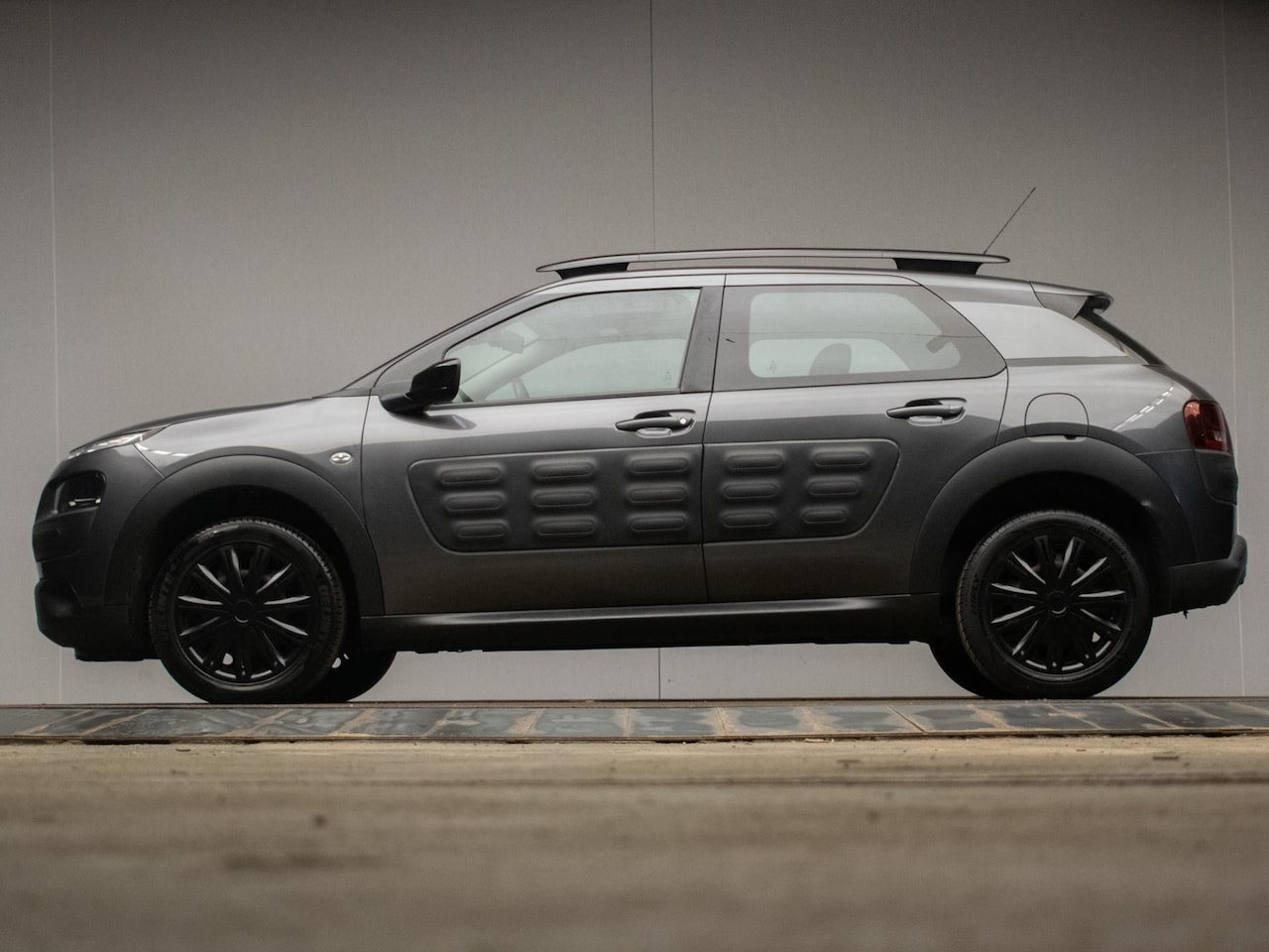 Citroën C4 Cactus - 1.2 PureTech Business Sport (APPLE CARPLAY,NAVI,CLIMATE,LED,CRUISE,PDC,SPORTSTOELEN,NETTE - AutoWereld.nl