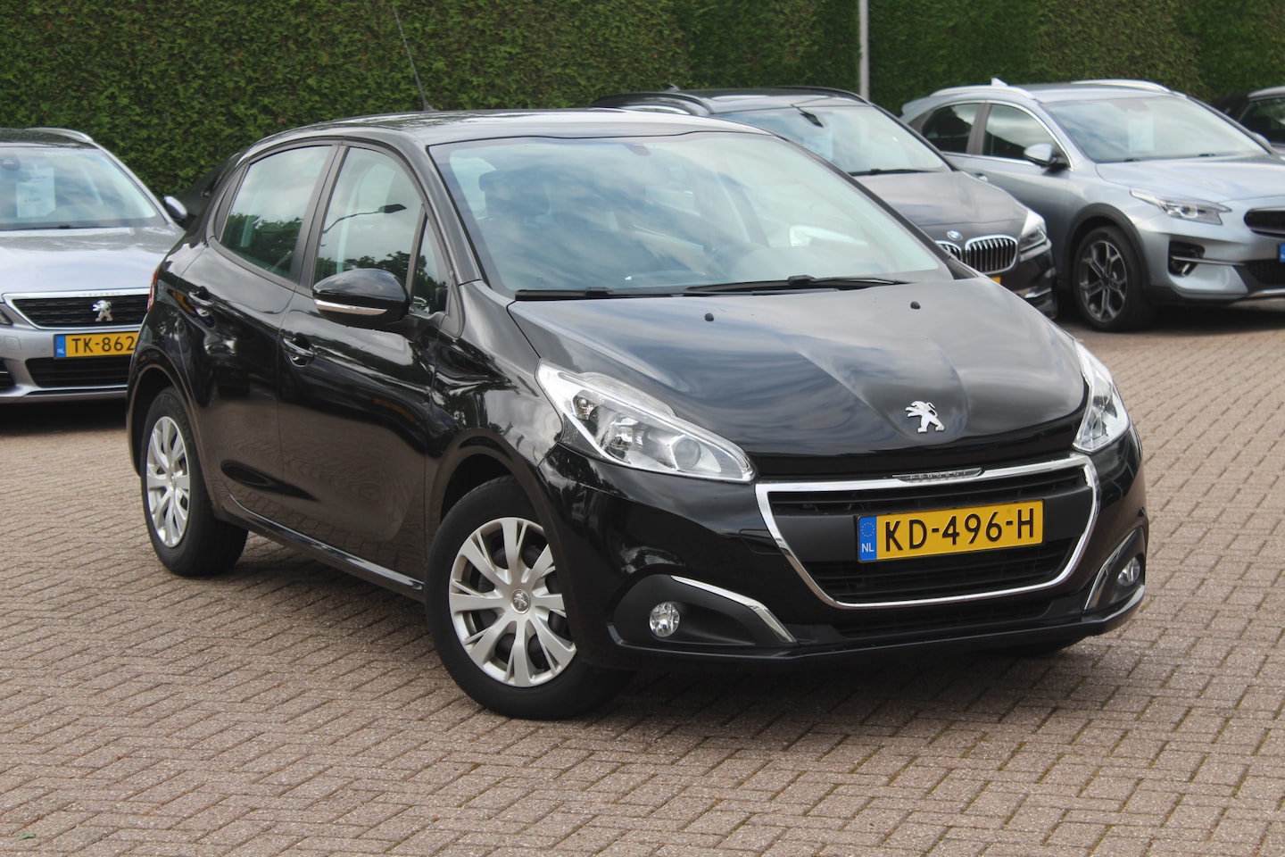 Peugeot 208 - 1.2 PureTech Blue Lion / Navigatie / Parkeerhulp / DAB / Bluetooth / Cruise Control - AutoWereld.nl