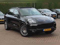 Porsche Cayenne - 3.0 S E-Hybrid / Panoramdak / Camera / 20'' / Luchtvering / Bose / Sportchrono / Stuurverw