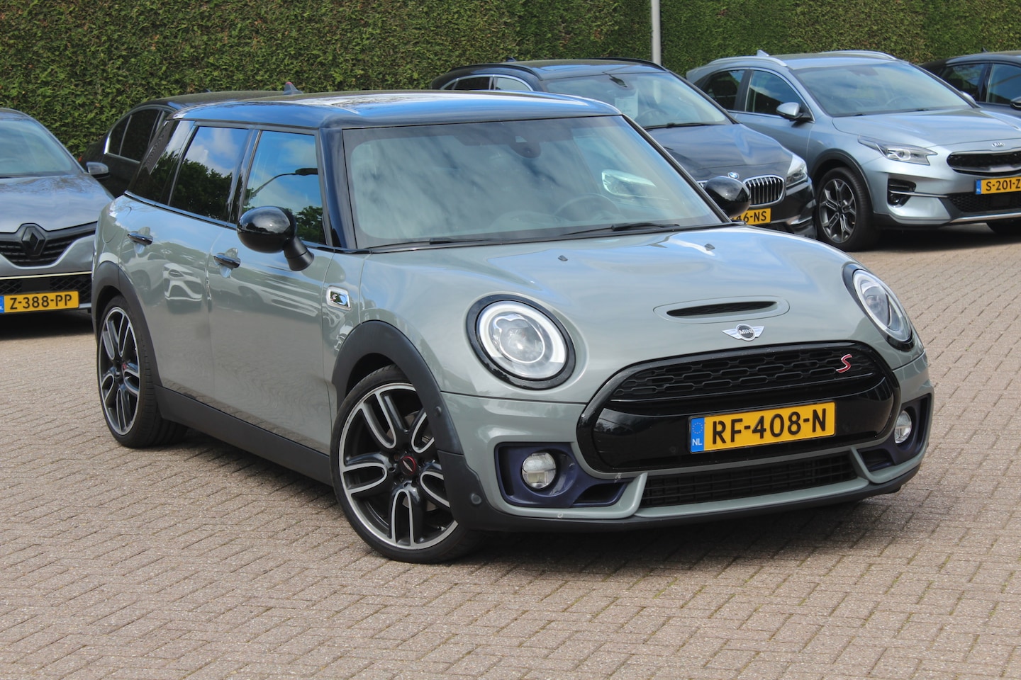 MINI Clubman - Mini 2.0 Cooper S Chili Serious Business / Leder / 19'' / Navigatie / Keyless / Getint gla - AutoWereld.nl