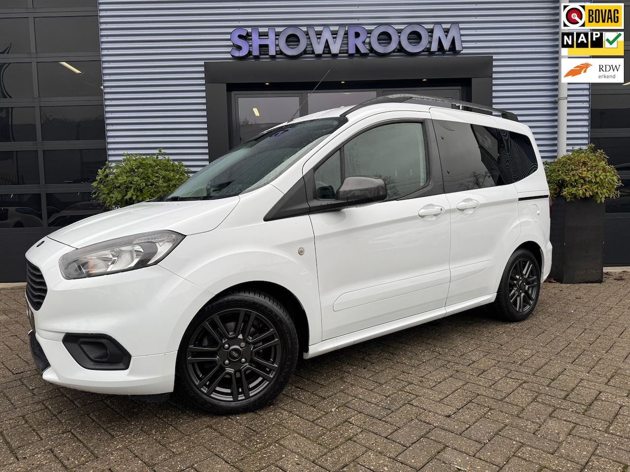 Ford Tourneo Courier - 1.0 Titanium Camera|Stoelverwarming|Lichtmetalenvelgen|Dealer onderhouden - AutoWereld.nl