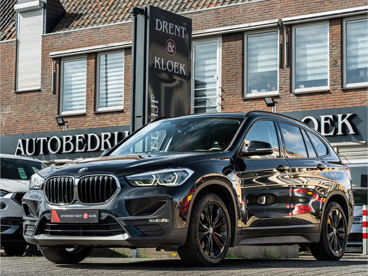 BMW X1 - xDrive25e High Executive CAMERA HUD LED 18 INCH LEDER PRIVACY GLASS - AutoWereld.nl