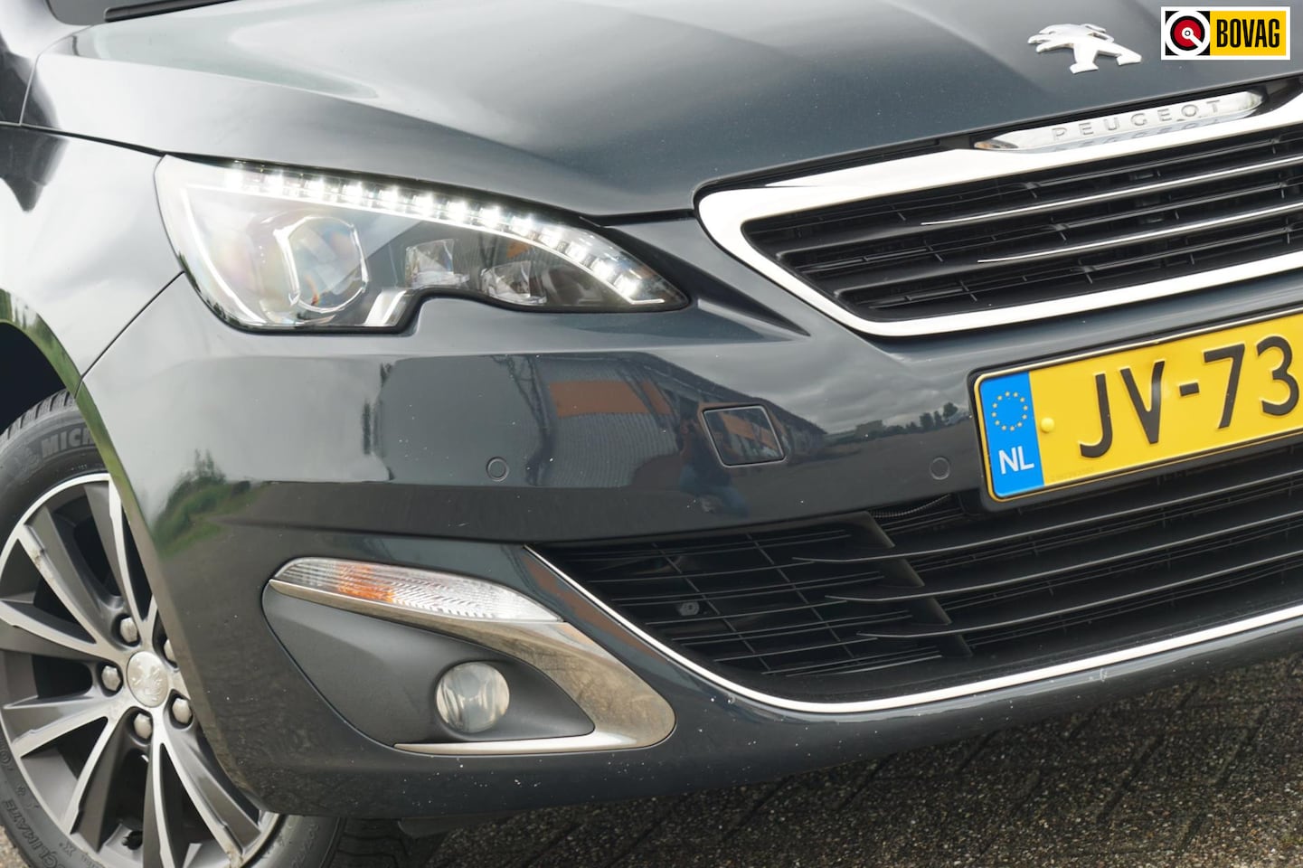 Peugeot 308 SW - 1.2 PureTech Allure 130pk Automaat - Gris Artense - Keurig - AutoWereld.nl