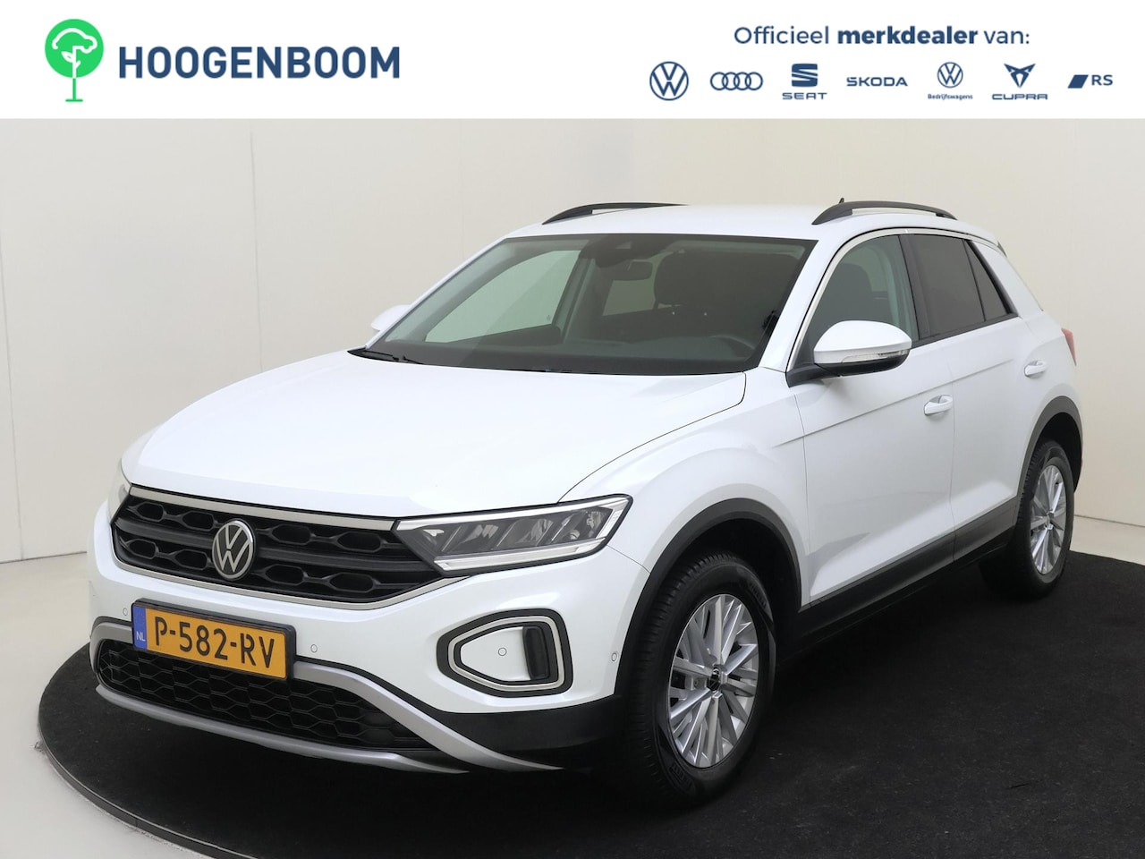 Volkswagen T-Roc - 1.0 TSI Life | Parkeerassistent | Navigatie | Adaptieve cruise control | Digital cockpit P - AutoWereld.nl