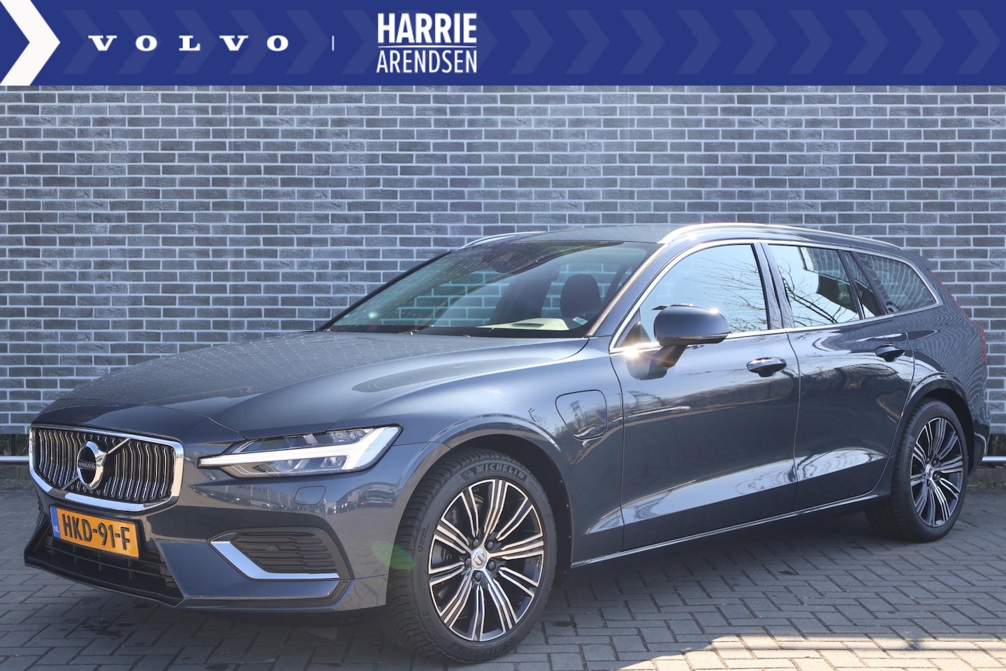 Volvo V60 - 2.0 T6 Plug-in hybrid AWD Plus Bright | Adaptieve Cruise Control | Key-less entry | Adapti - AutoWereld.nl