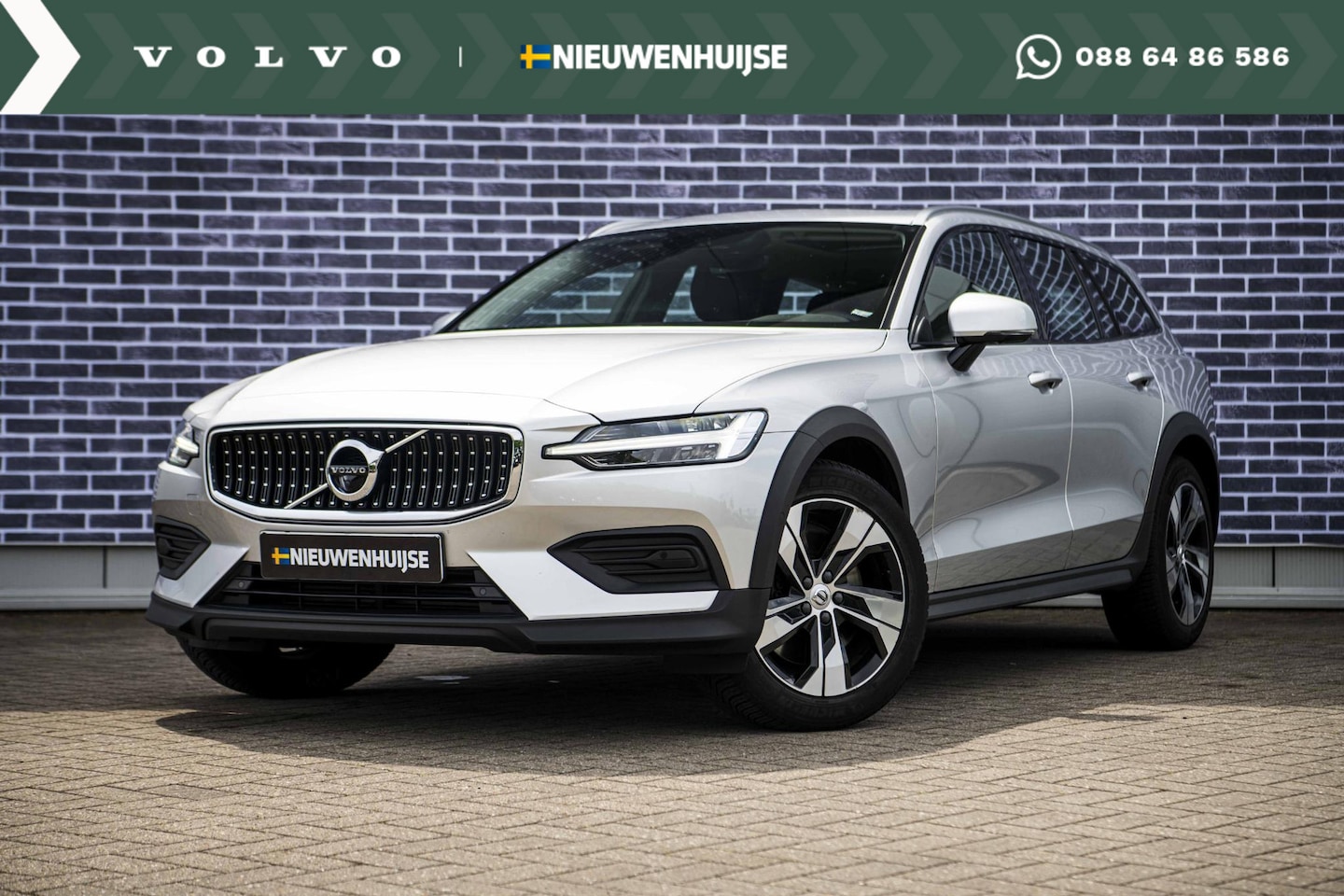 Volvo V60 Cross Country - 2.0 T5 AWD Pro | Adaptive Cruise Control | Panoramadak | 360 Camera | Stoelverwarming voor - AutoWereld.nl