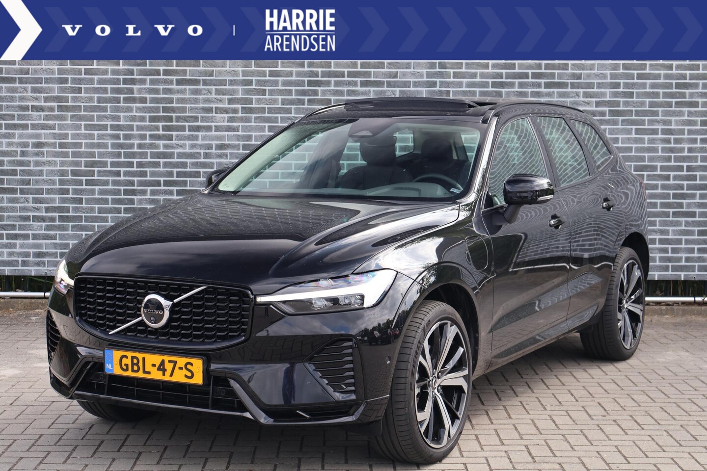Volvo XC60 - 2.0 T6 Plug-in hybrid AWD Plus Dark | 360 camera | Schuif-\-kanteldak | elektr. stoelen me - AutoWereld.nl