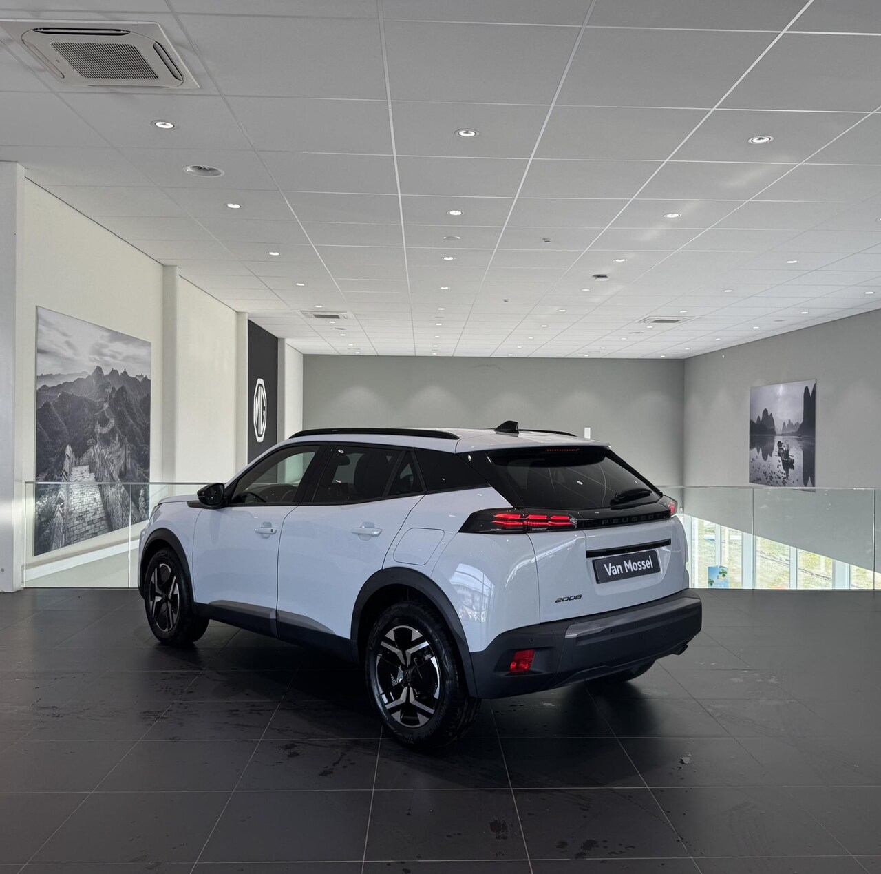 Peugeot 2008 - 1.2 PureTech 100 Allure | Camera | Navigatie | Climate control - AutoWereld.nl