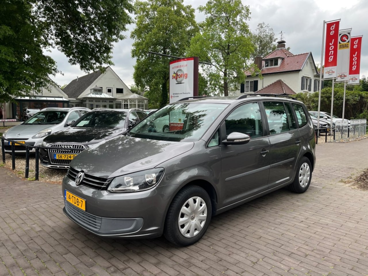 Volkswagen Touran - 1.2 TSI / CRUISE CTR. / AIRCO / RADIO-CD / PDC / TREKHAAK - AutoWereld.nl