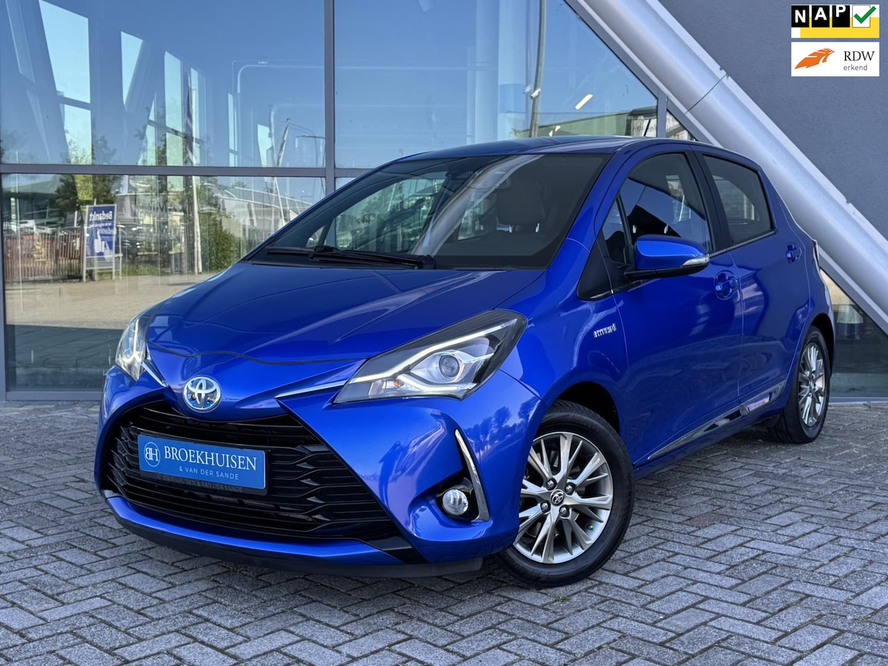 Toyota Yaris - 1.5 Hybrid Executive Automaat / Camera / Cruise Control / Navigatie - AutoWereld.nl