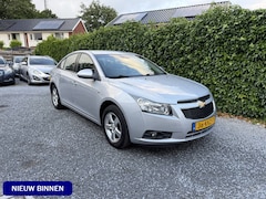 Chevrolet Cruze - 1.8 LS | Airco | Cruise Control | Elekt. Ramen | LMV | PDC | Trekhaak | APK tot 27-09-2025