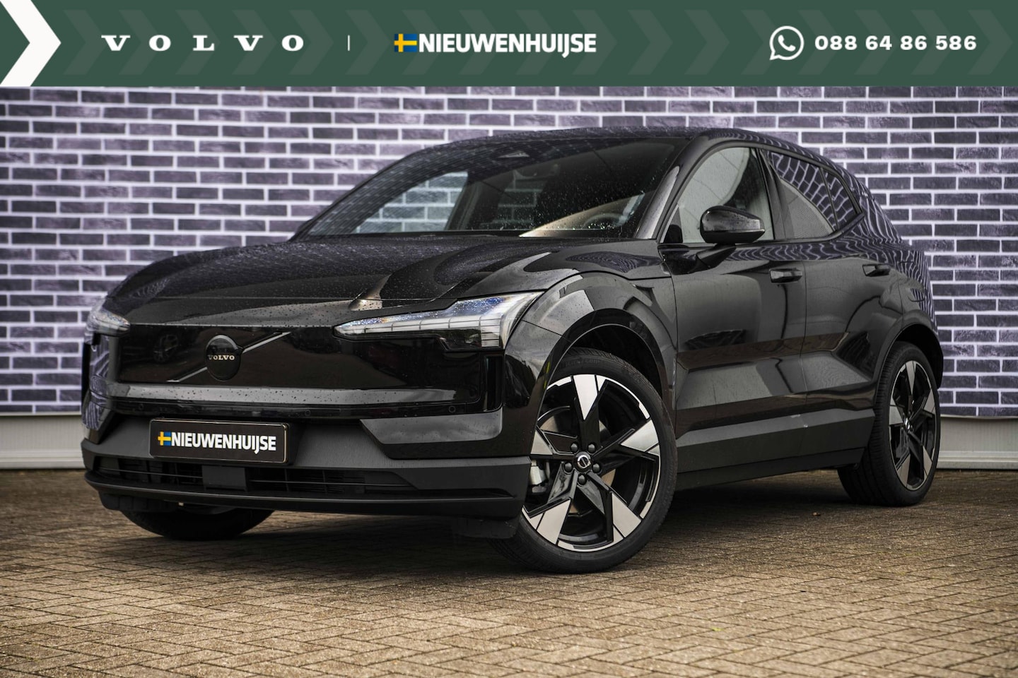 Volvo EX30 - Single Motor Extended Range Plus 69 kWh | Black Edition | 20 Inch | Extra getint glas | St - AutoWereld.nl