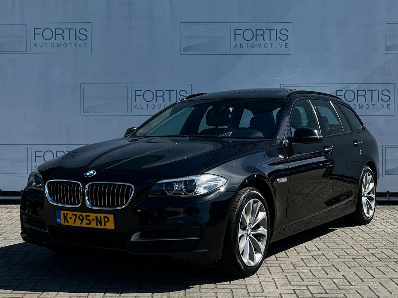 BMW 5-serie Touring - 520i Executive LEDER | PANO | PDC VOOR & ACHTER | ELEKTRISCHE KLEP - AutoWereld.nl