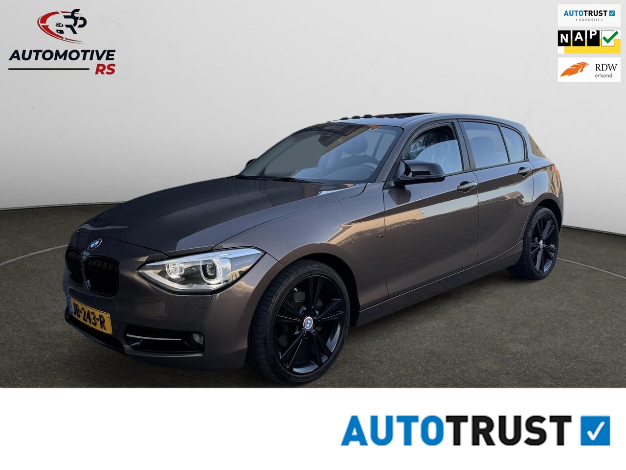 BMW 1-serie - 118i Automaat M Sport High Exec 2015 | Black Edition | Panodak | Navi | Camera | Alpine | - AutoWereld.nl