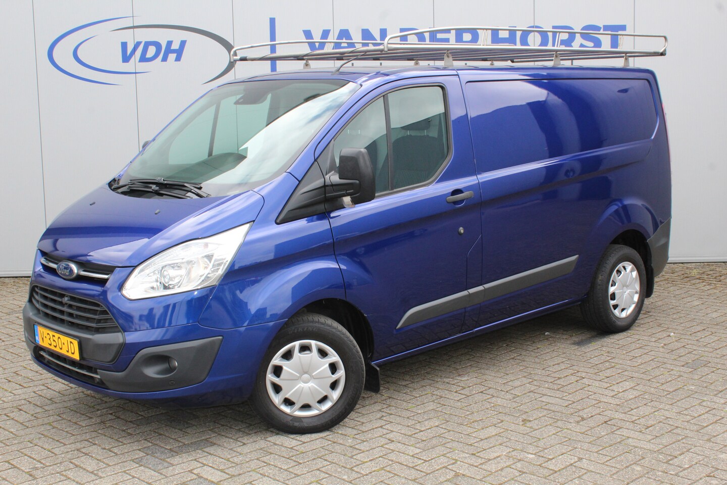 Ford Transit Custom - 270 2.0-105pk TDCI L1H1 Trend. Cruise Control - Airco - Bluetooth - Sensoren V+A - Voorrui - AutoWereld.nl