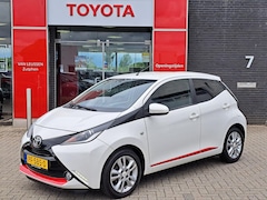 Toyota Aygo X - X-JOY 5-DEURS DEALERONDERHOUDEN CLIMA BLUETOOTH LM-VELGEN PRIVACY-GLASS CAMERA