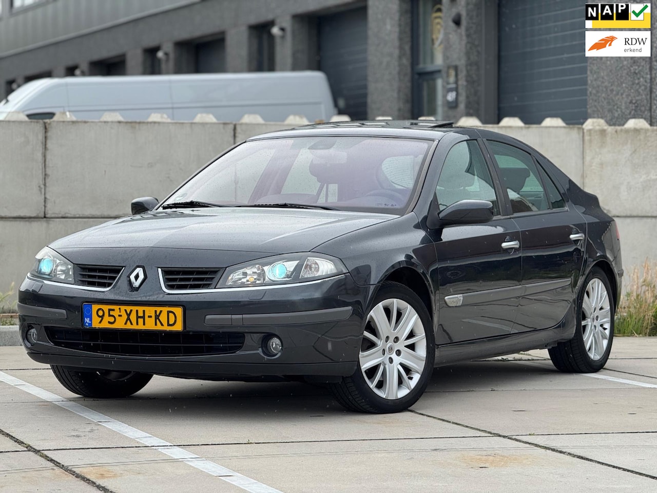 Renault Laguna - 2.0-16V Tech Line | Navigatie | Schuifdak | Sportstoelen | Trekhaak | Bluethooth | Cruise - AutoWereld.nl