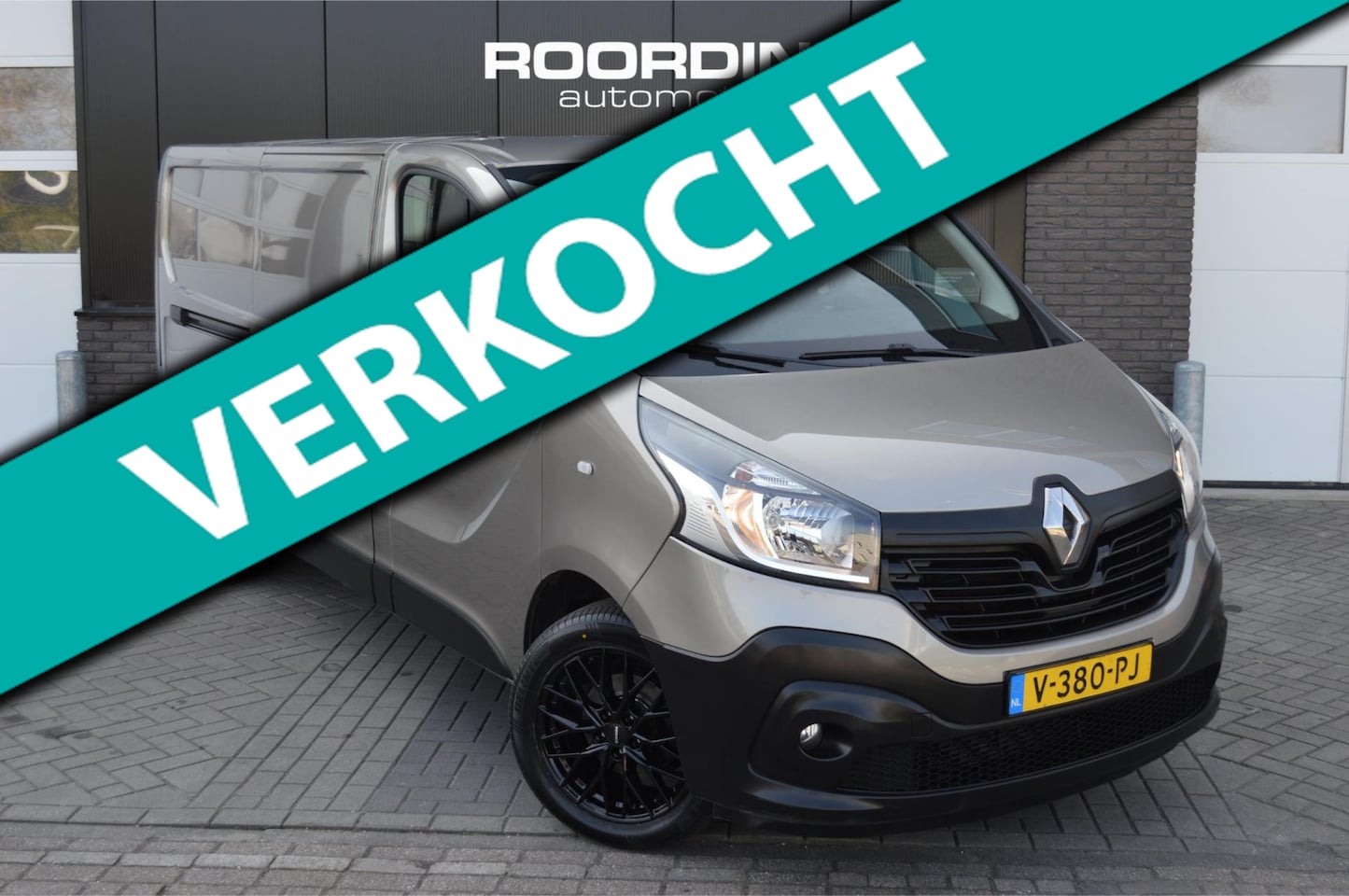 Renault Trafic - Airco|Cruise|18"|Camera|Trekhaak - AutoWereld.nl