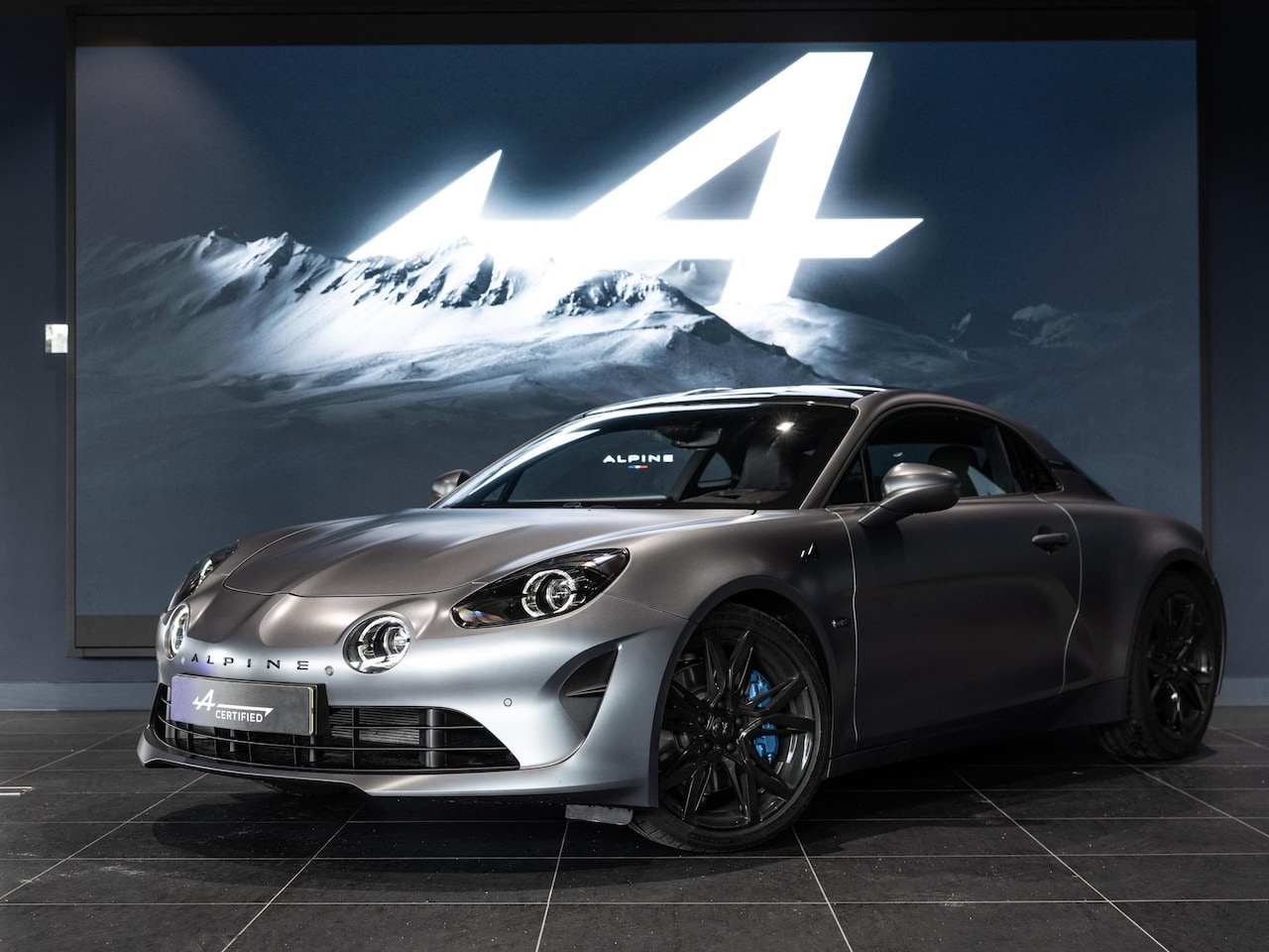Alpine A110 - 1.8 Turbo GT 300PK | Carbon Roof | Gris Tonnerre MAT | Atelier Alpine | Camera | Leer | St - AutoWereld.nl