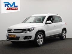 Volkswagen Tiguan - 1.4 TSI Sport&Style Automaat Trekhaak Navigatie Climate-control Cruise
