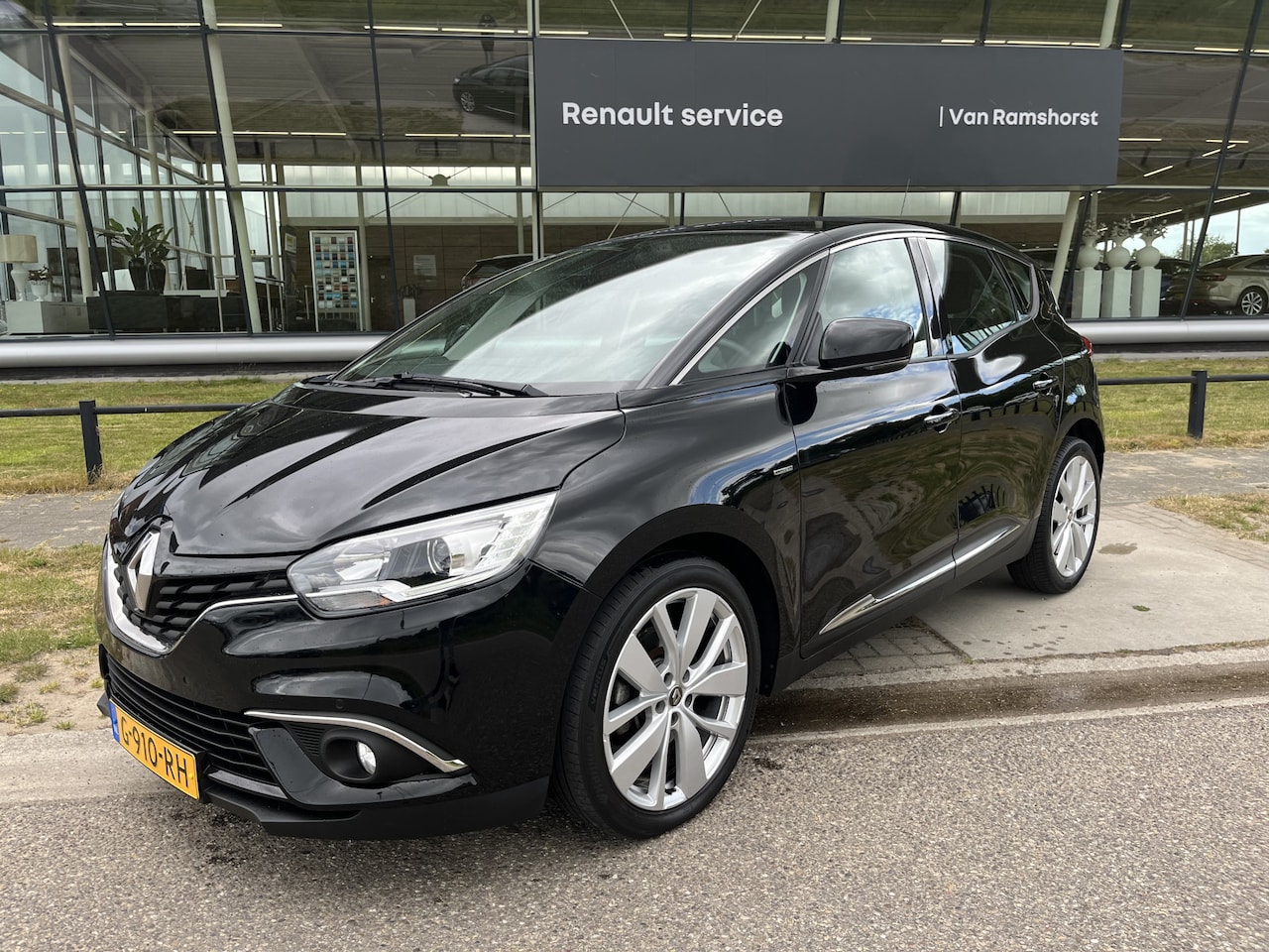 Renault Scénic - 1.7 Blue dCi Limited / Trekhaak / Dealer onderhouden / Cruise / Climate / Applecarplay - A - AutoWereld.nl