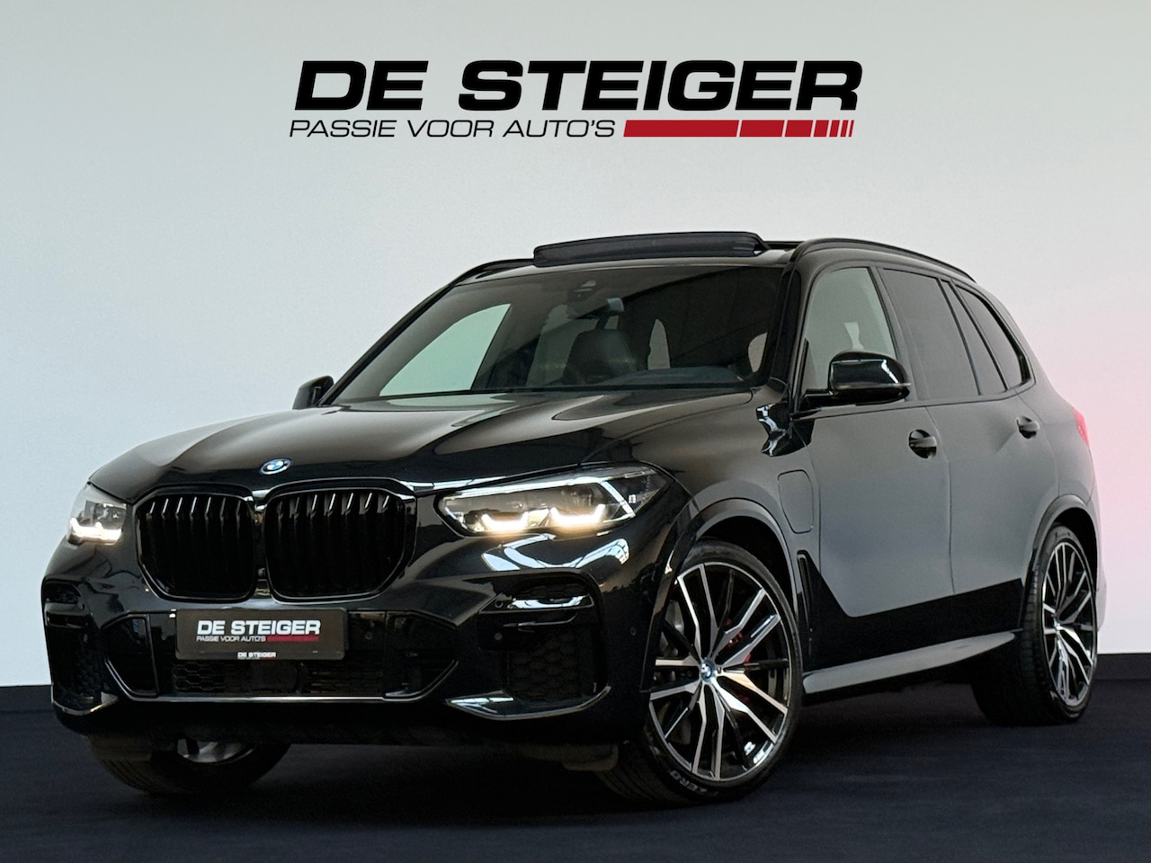 BMW X5 - XDrive45e High Executive M-Sport Pano Luchtvering Sfeer - AutoWereld.nl