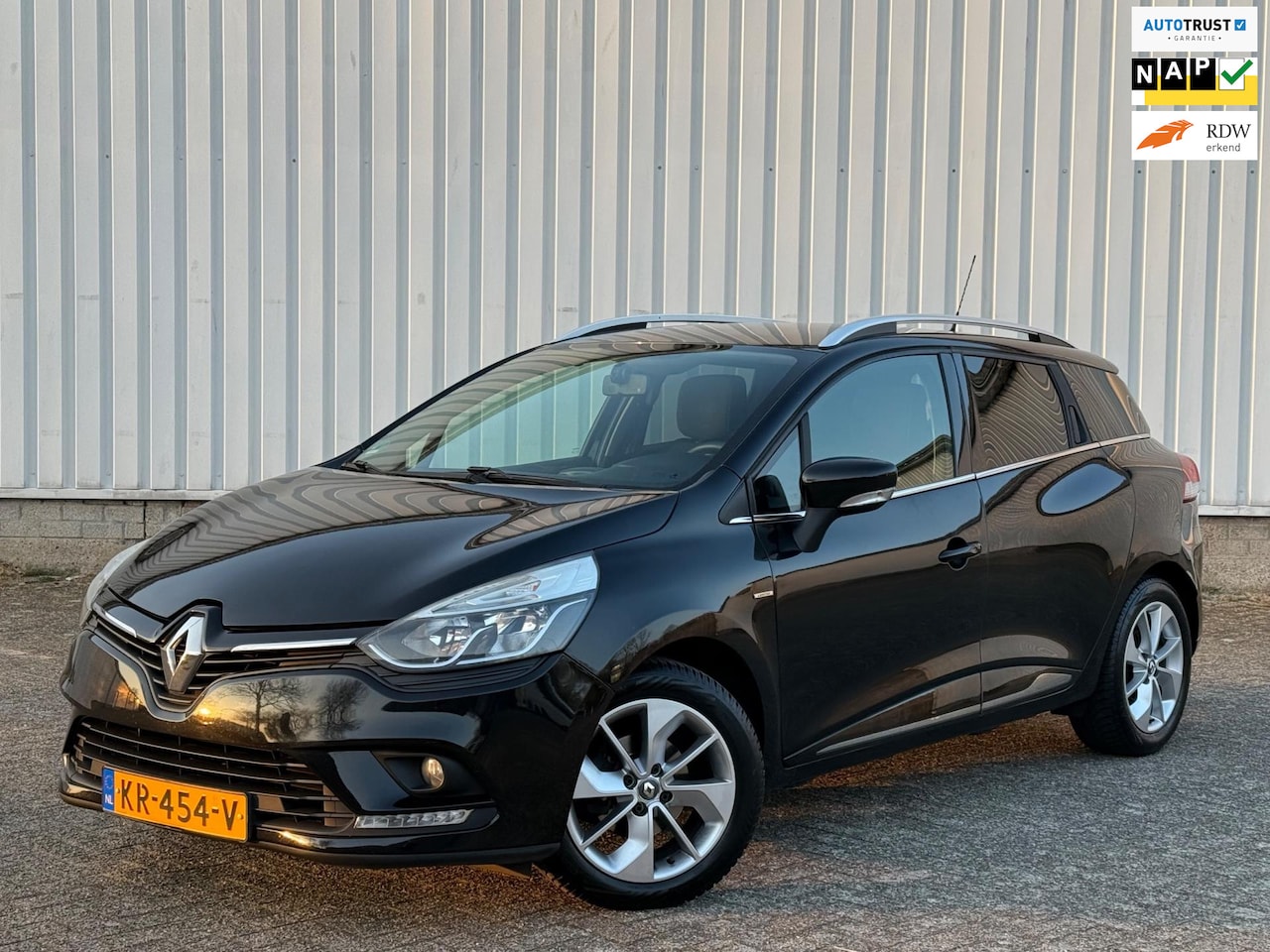 Renault Clio Estate - 0.9 TCe Limited 2e Eigenaar,Trekhaak,Airco,PDC,Navi,CruiseControl,N.A.P!Apk tot 07-12-2025 - AutoWereld.nl