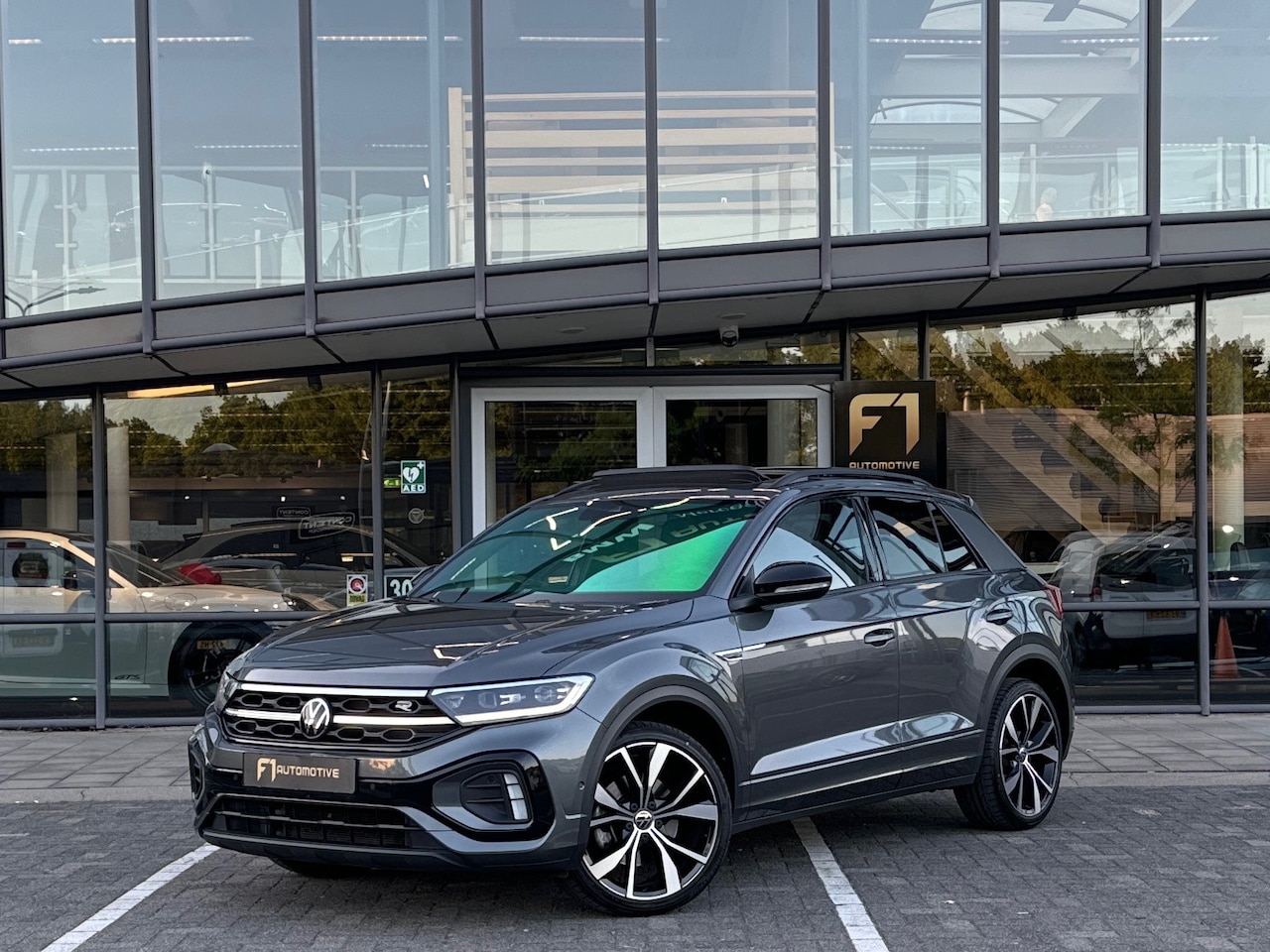 Volkswagen T-Roc - 1.5 TSI R-Line Pano|IQ|Beats|Keyl|Leer|Memory - AutoWereld.nl