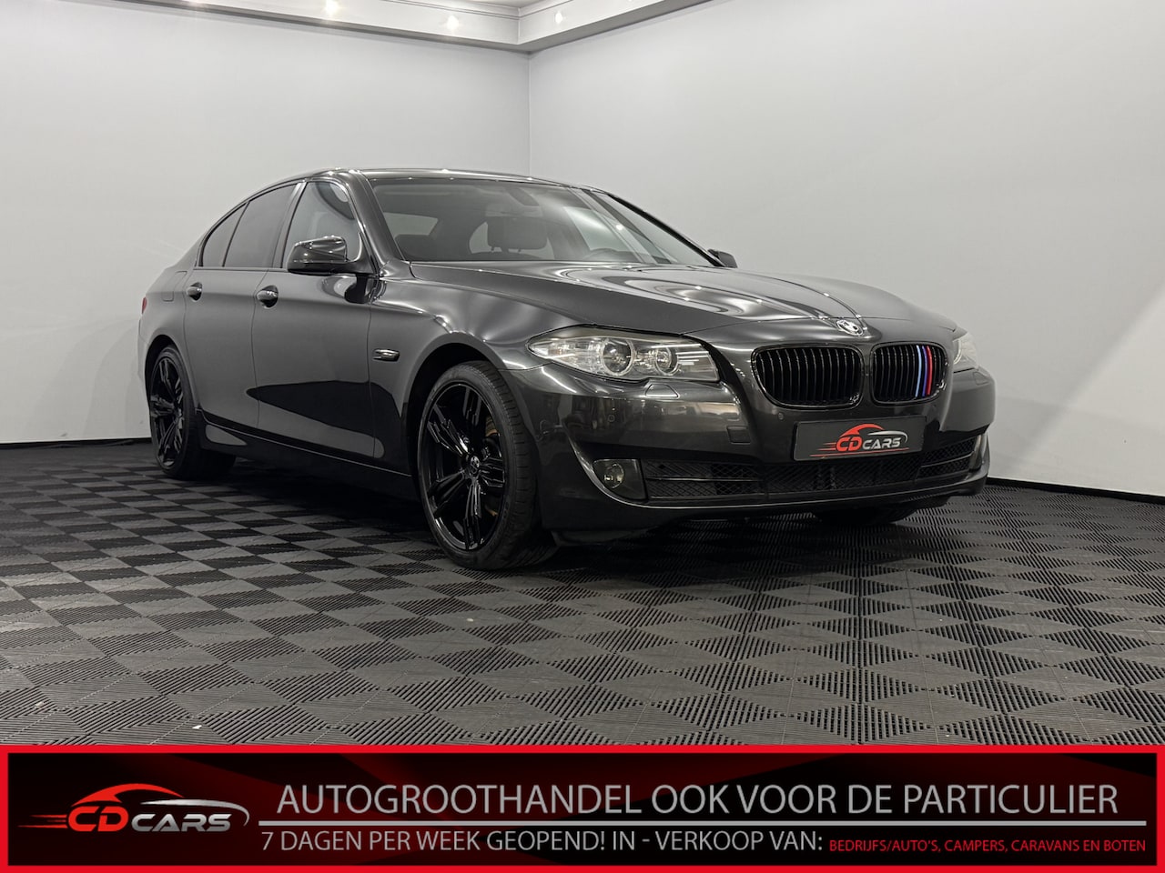 BMW 5-serie - 523i Executive Leder, Parkeersensoren, Navi, Stoelverwarming, Speciaal geluidsysteem, Crui - AutoWereld.nl
