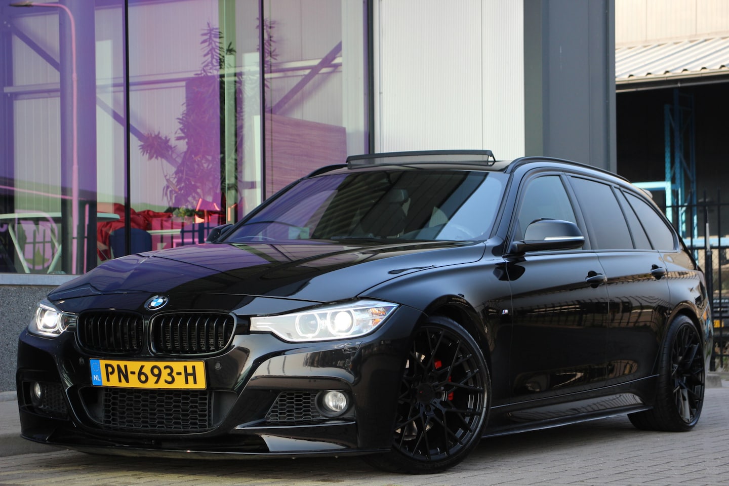 BMW 3-serie Touring - 330d High Executive 373PK Stage 2 | M-Performance | Panoramadak | 19'' - AutoWereld.nl