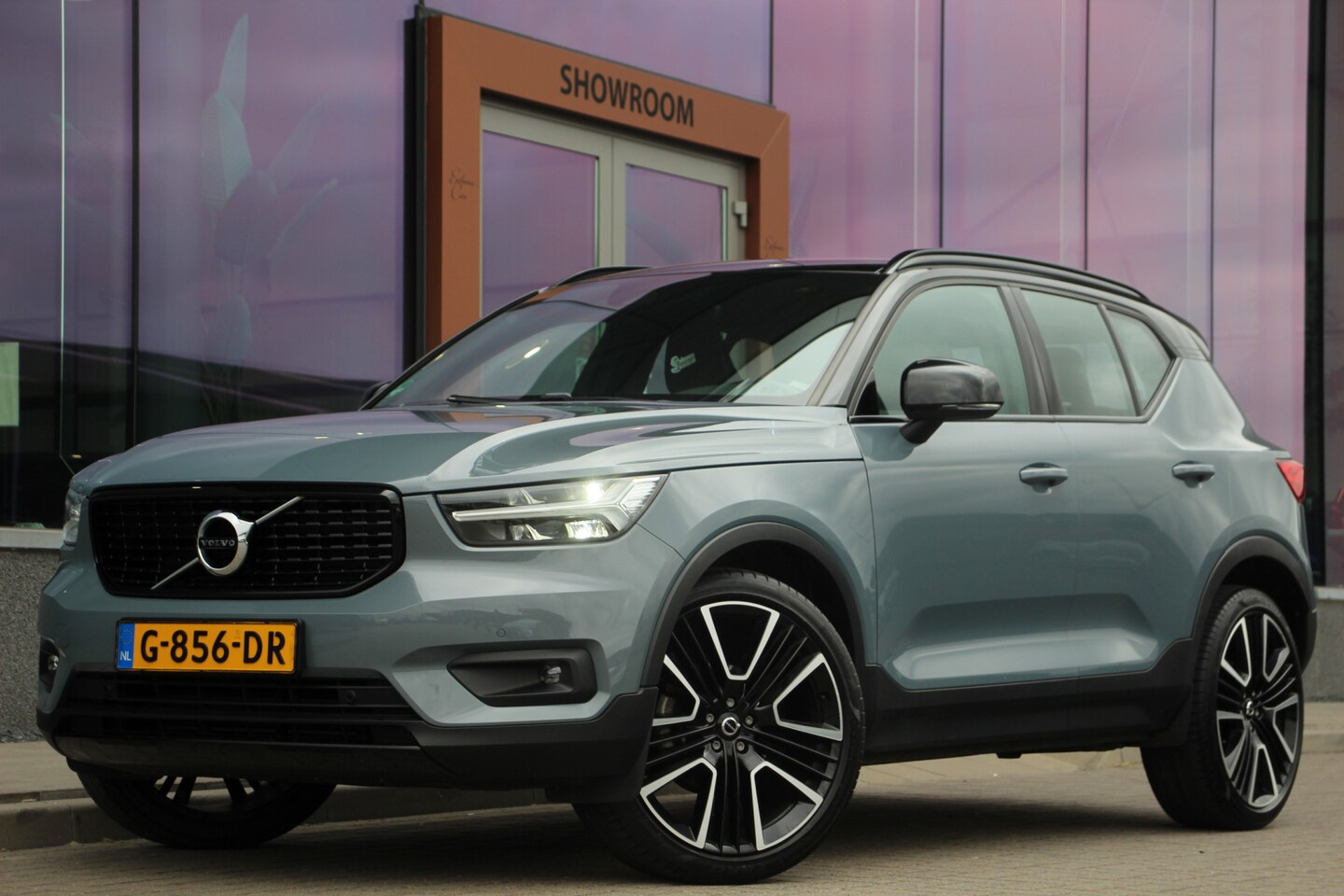 Volvo XC40 - 1.5 T3 R-Design | Elec. trekhaak | Camera | Half Leder - AutoWereld.nl