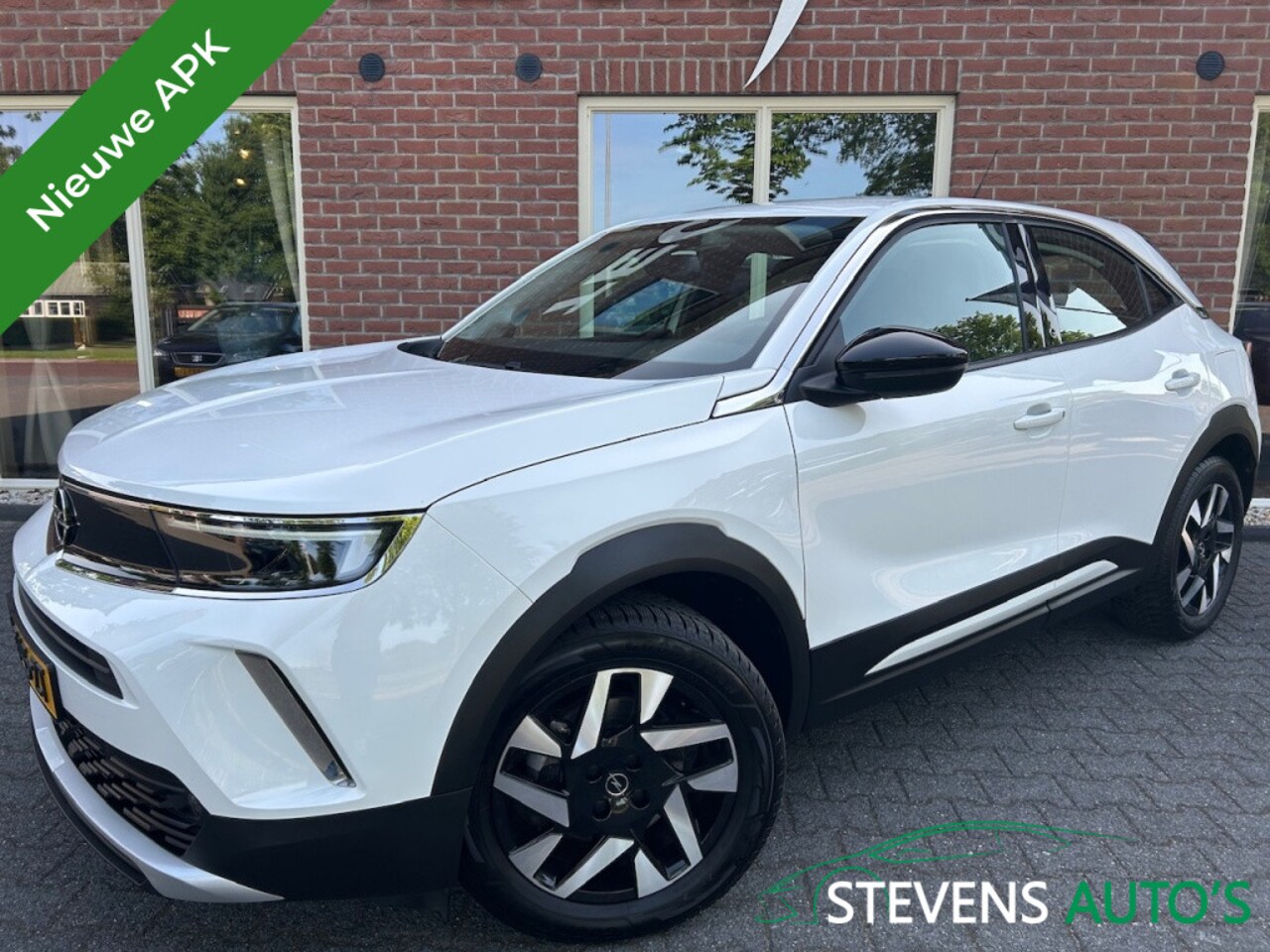 Opel Mokka-e - El. 50-kWh 11kw bl. NIEUWE APK / STUUR&STOEL VERW. / CAMERA / LE - AutoWereld.nl