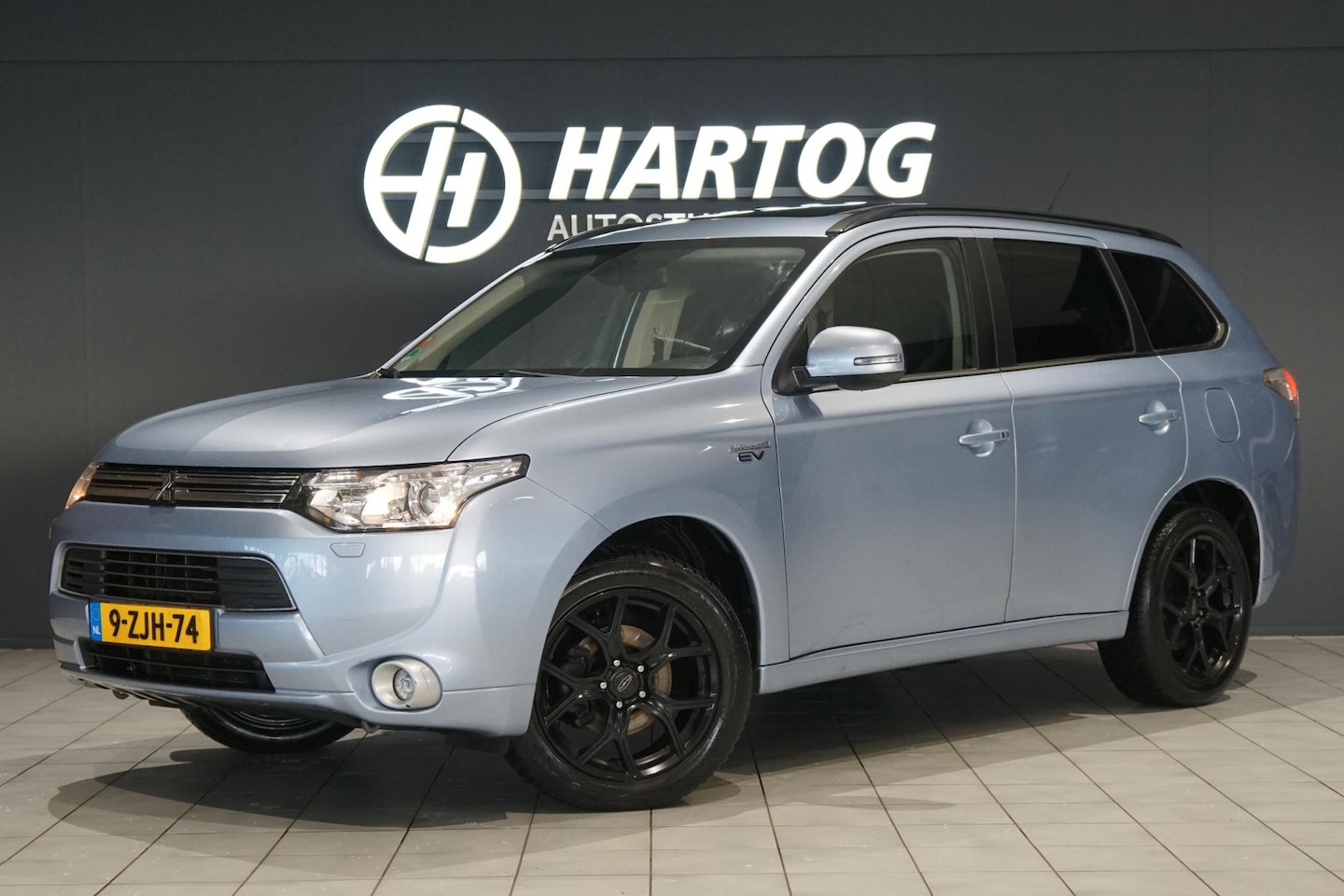 Mitsubishi Outlander - 2.0 PHEV Instyle+ *DEALER ONDERHOUDEN* - AutoWereld.nl
