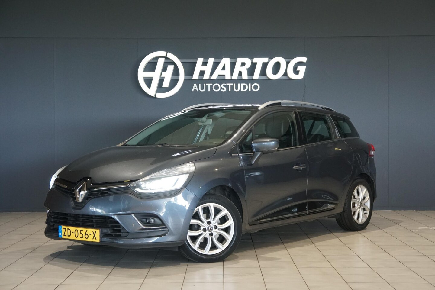 Renault Clio Estate - 0.9 TCe Intens *EERSTE EIGENAAR* + TREKHAAK / LED KOPLAMPEN - AutoWereld.nl